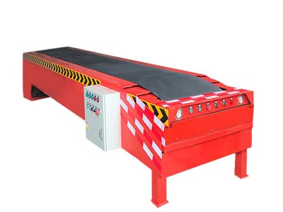 Automatic telescopic conveyor