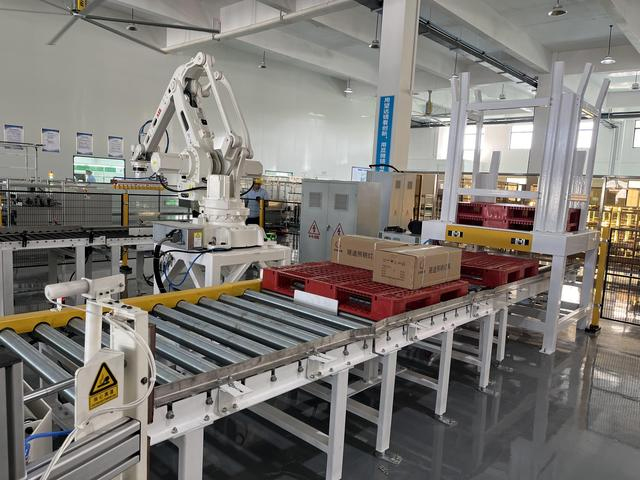 Ligne d'enroulement de palettisation d'emballage de cachetage automatique Ligne d'enroulement de palettisation d'emballage de cachetage automatique