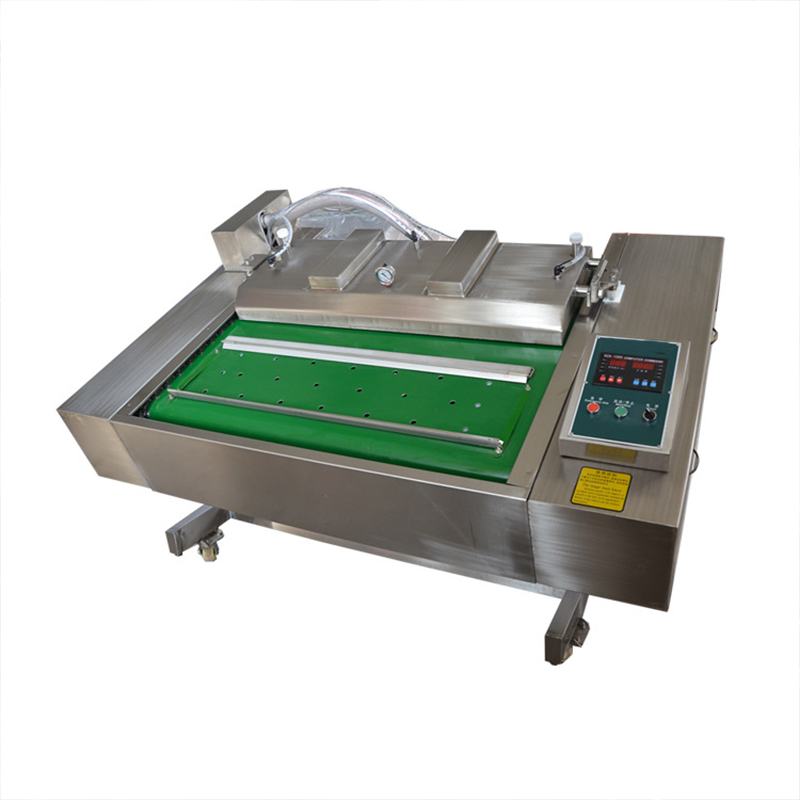 Rolling vacuum packaging machine