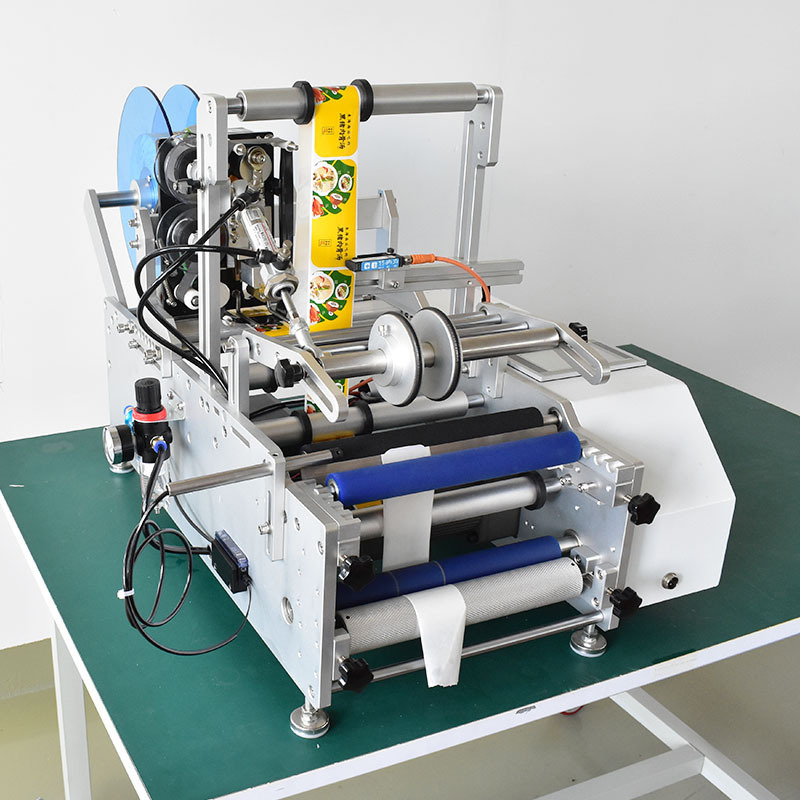 Automatic labeling machine