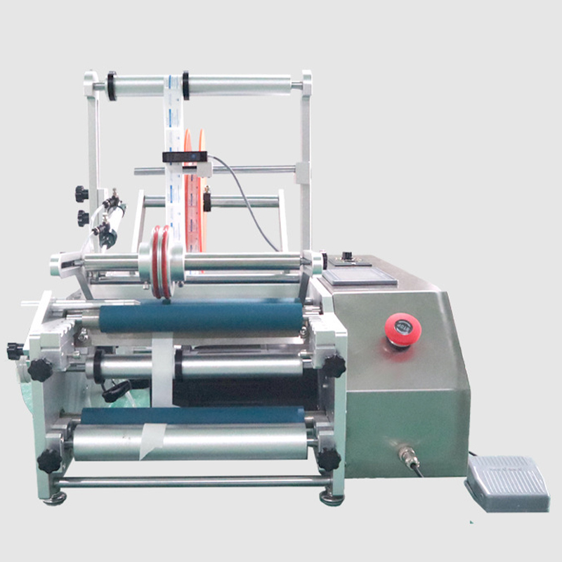 Automatic labeling machine