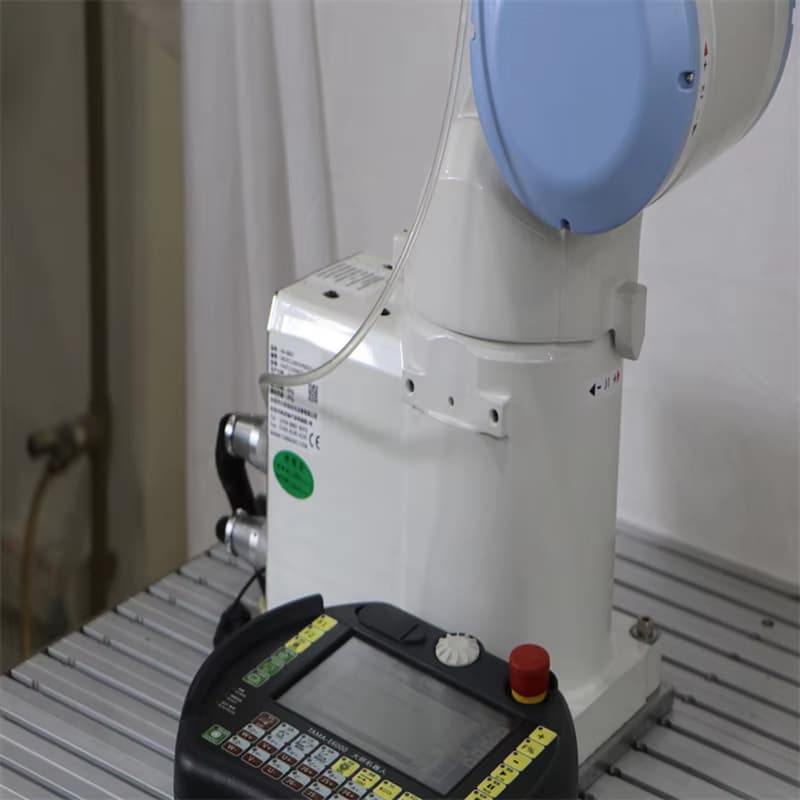 Spraying robot