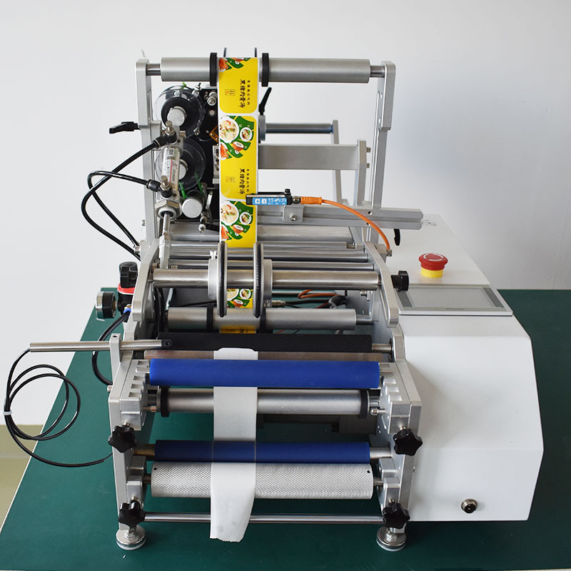 Automatic labeling machine