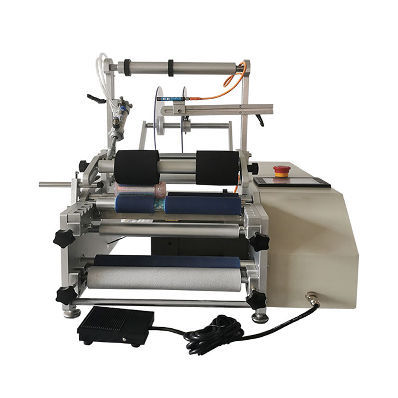 Automatic labeling machine