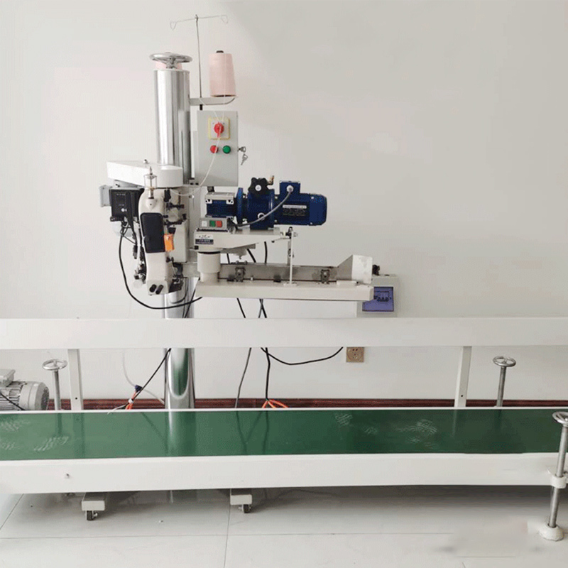 Máquina de coser con línea transportadora